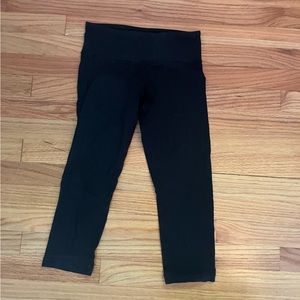 Black lululemon Wunder Under High Rise crop leggings
